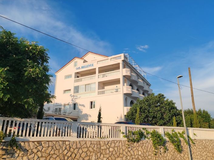 Image No.10-38 Bed Property for sale