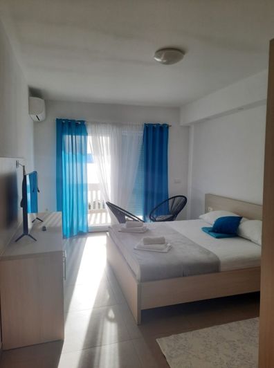 Image No.17-38 Bed Property for sale