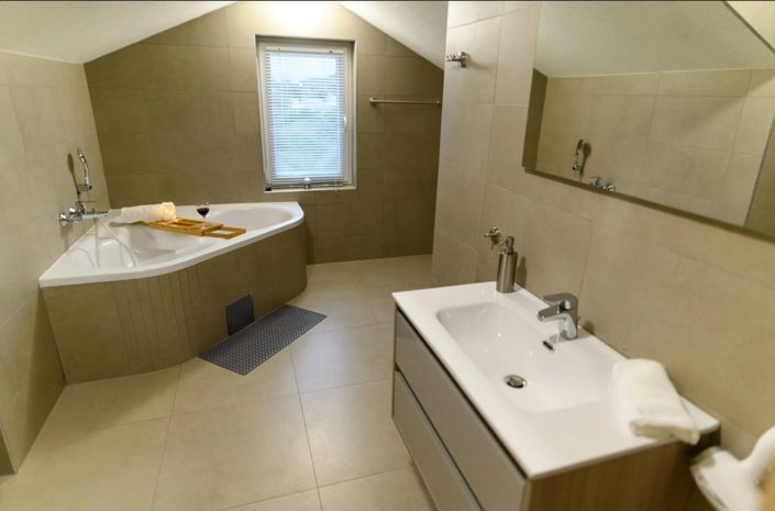 Image No.24-38 Bed Property for sale