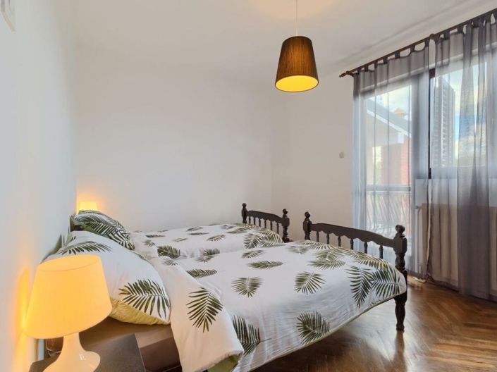 Image No.17-6 Bed Property for sale