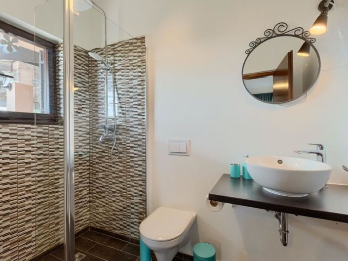 Image No.22-6 Bed Property for sale