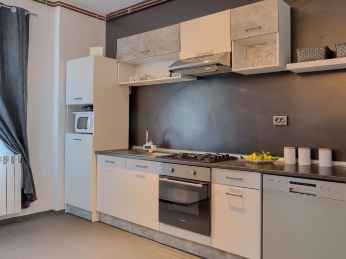 Image No.25-6 Bed Property for sale