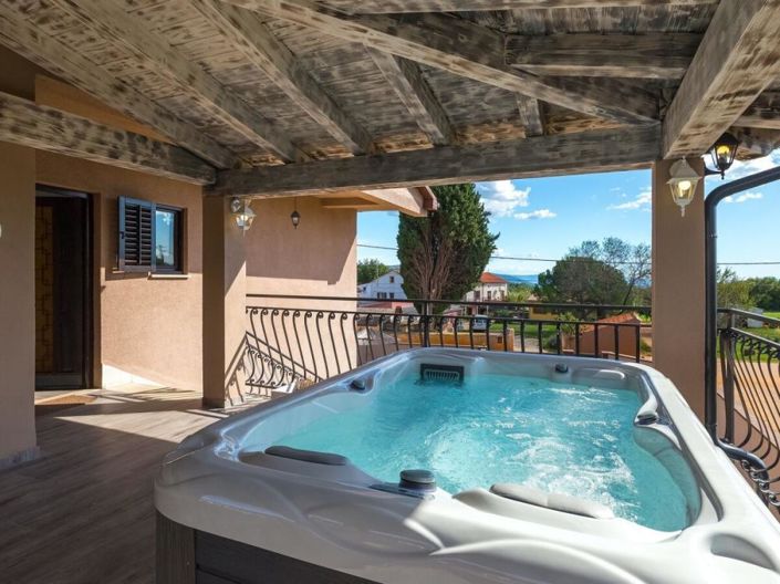 Image No.4-6 Bed Property for sale