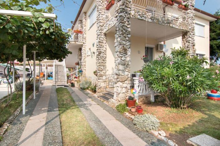 Image No.12-5 Bed Property for sale