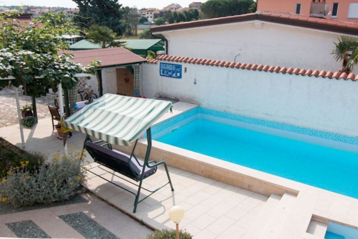 Image No.14-5 Bed Property for sale