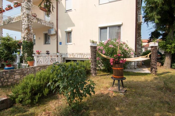 Image No.18-5 Bed Property for sale