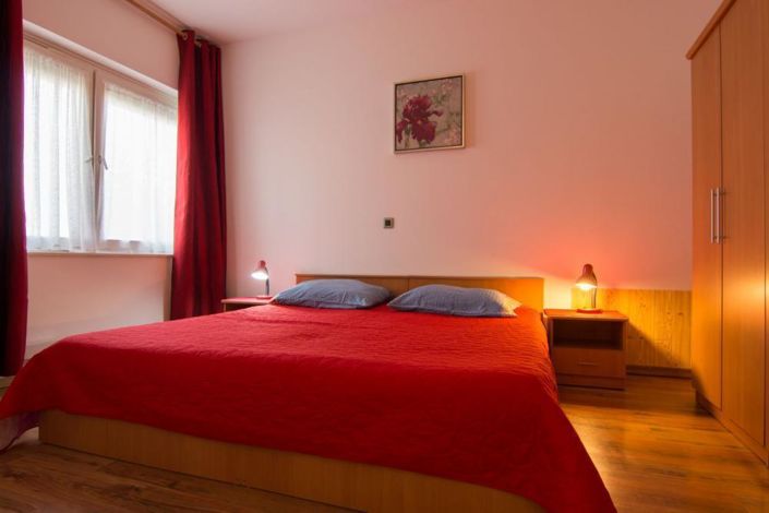Image No.20-5 Bed Property for sale