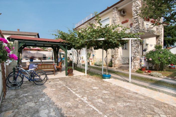 Image No.8-5 Bed Property for sale