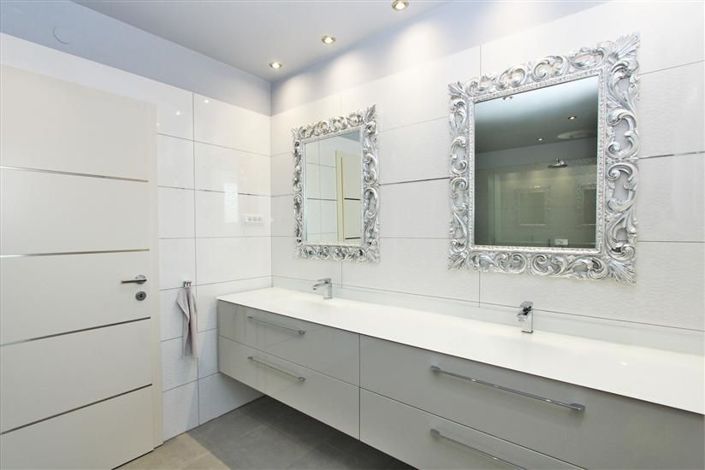 Image No.17-3 Bed Property for sale