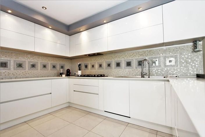 Image No.6-3 Bed Property for sale