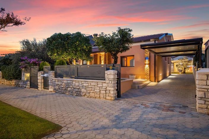 Image No.16-2 Bed Property for sale