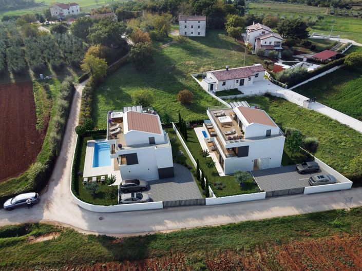 Image No.17-4 Bed Property for sale