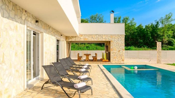 Image No.11-4 Bed Property for sale