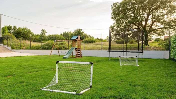 Image No.20-4 Bed Property for sale