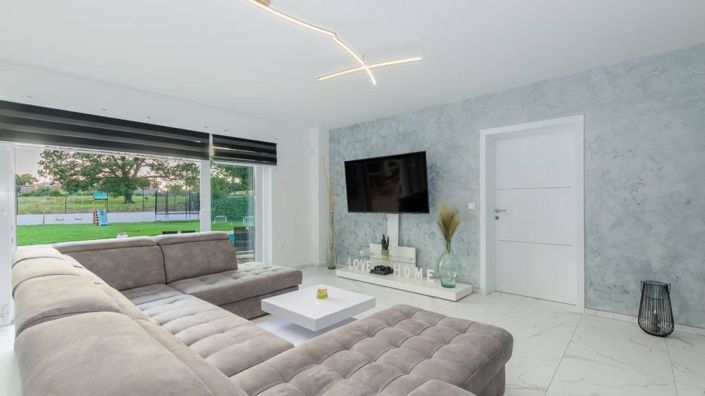 Image No.23-4 Bed Property for sale