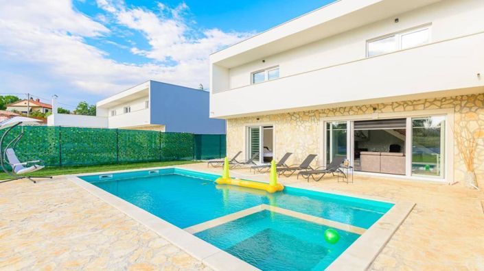 Image No.4-4 Bed Property for sale