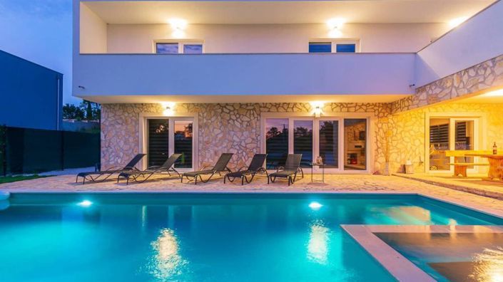 Image No.7-4 Bed Property for sale