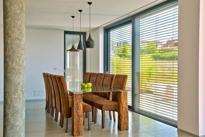 Image No.11-5 Bed Property for sale