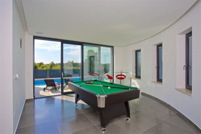 Image No.22-5 Bed Property for sale