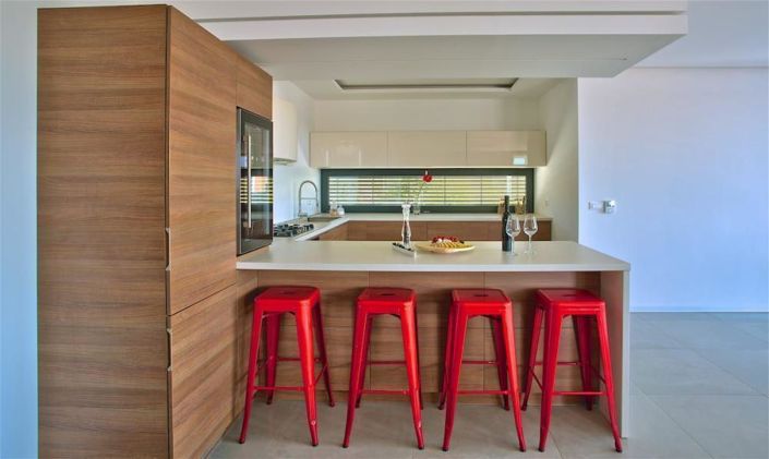 Image No.8-5 Bed Property for sale