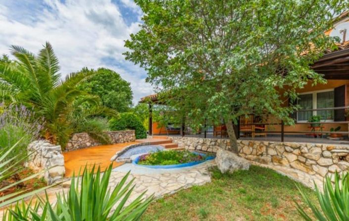 Image No.10-5 Bed Property for sale