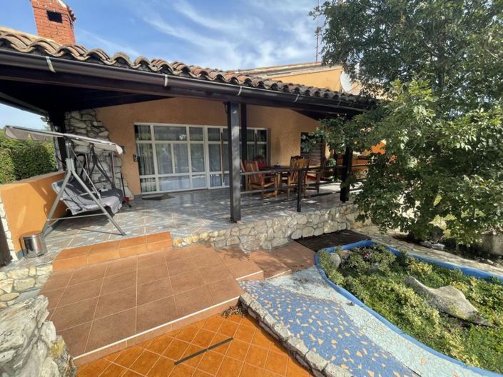 Image No.16-5 Bed Property for sale