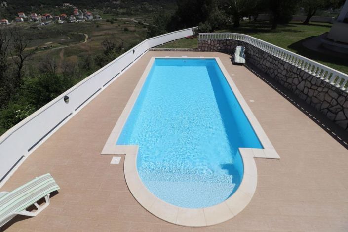 Image No.12-5 Bed Property for sale