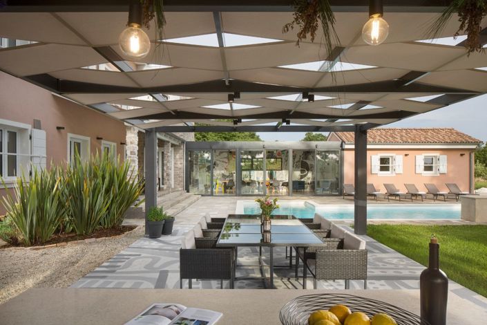 Image No.10-6 Bed Property for sale