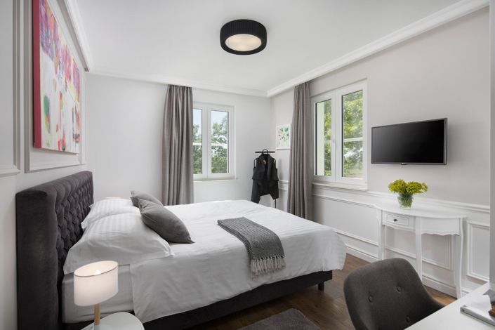 Image No.14-6 Bed Property for sale