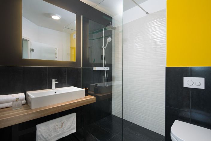 Image No.21-6 Bed Property for sale