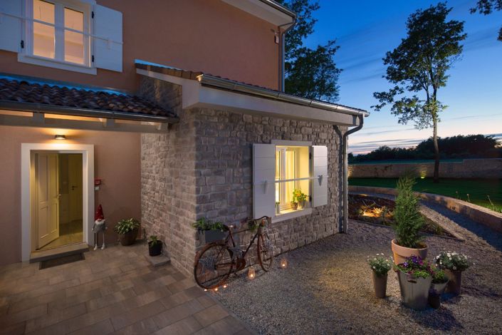 Image No.25-6 Bed Property for sale