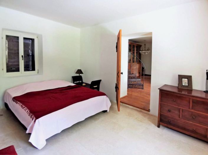 Image No.11-3 Bed Property for sale