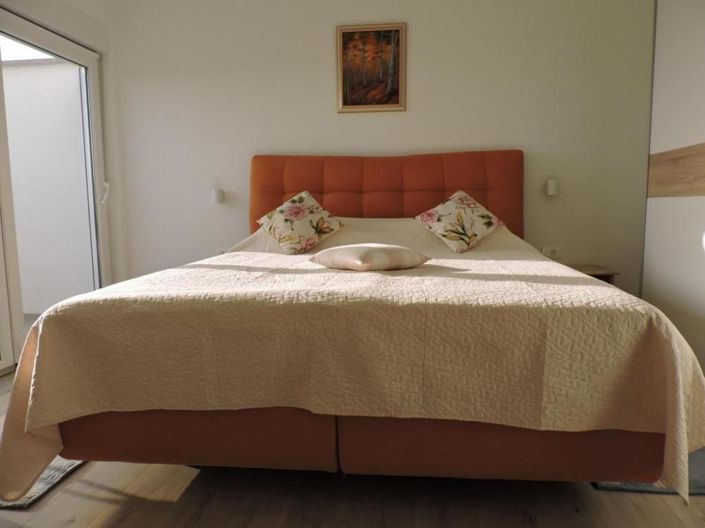 Image No.11-20 Bed Property for sale