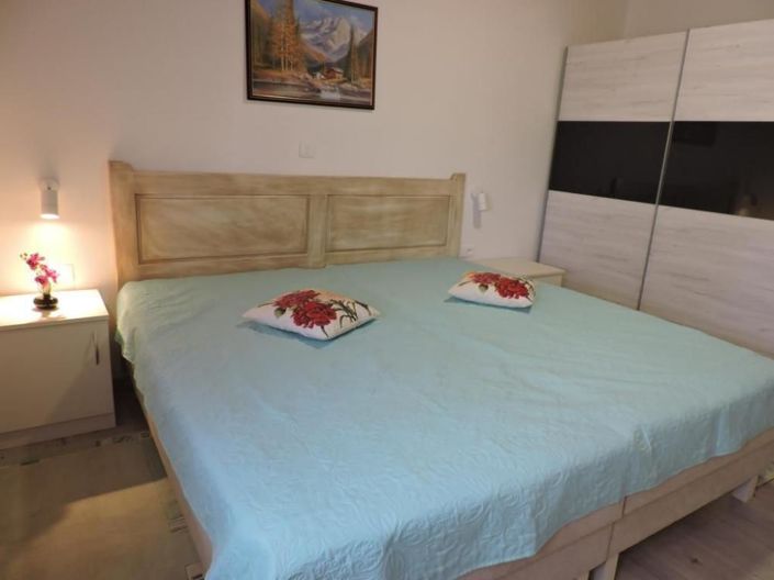 Image No.18-20 Bed Property for sale