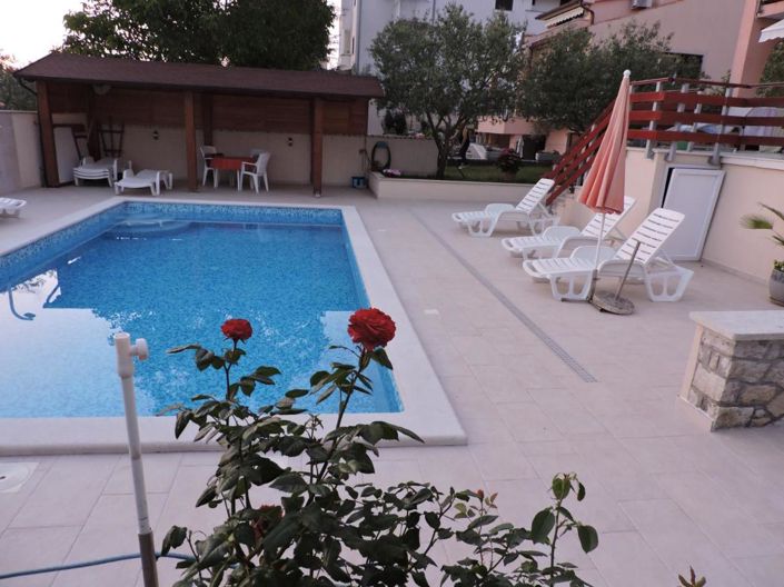 Image No.21-20 Bed Property for sale