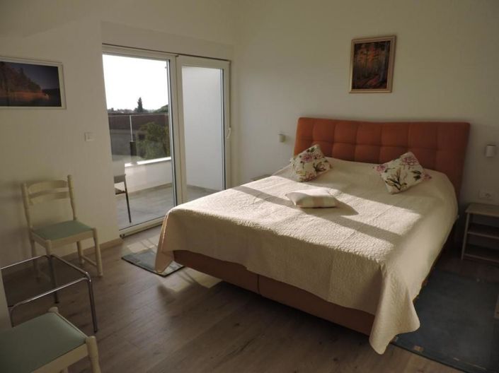 Image No.8-20 Bed Property for sale