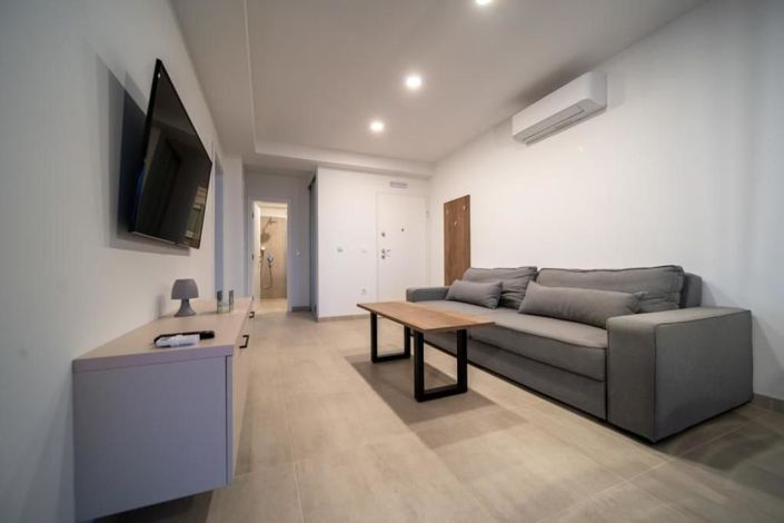 Image No.12-12 Bed Property for sale