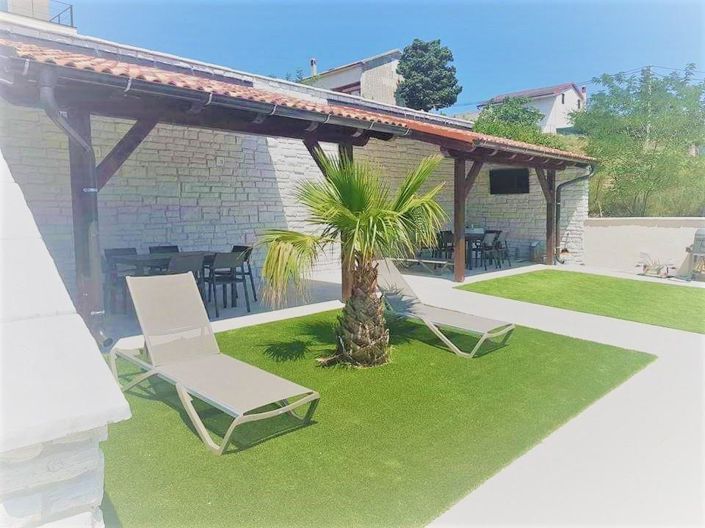 Image No.5-12 Bed Property for sale