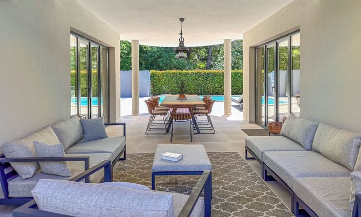 Image No.10-5 Bed Property for sale