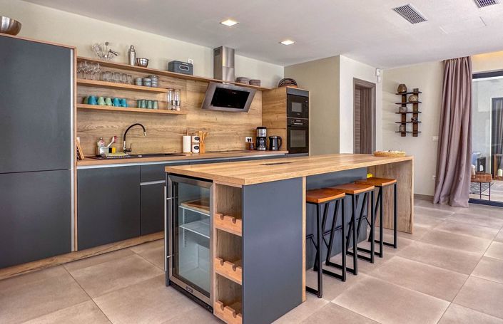 Image No.11-5 Bed Property for sale