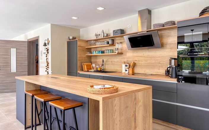 Image No.12-5 Bed Property for sale