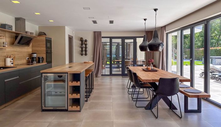 Image No.13-5 Bed Property for sale