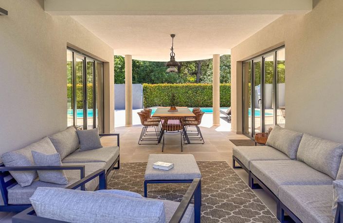 Image No.19-5 Bed Property for sale