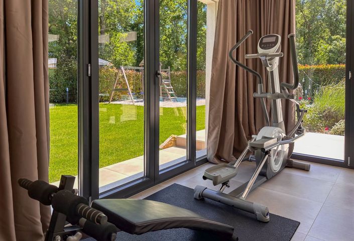 Image No.22-5 Bed Property for sale