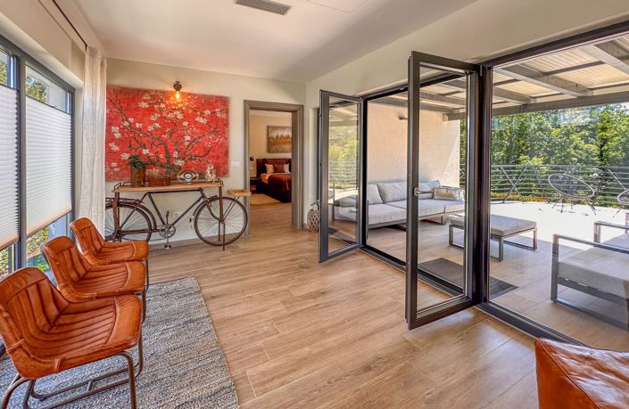 Image No.25-5 Bed Property for sale