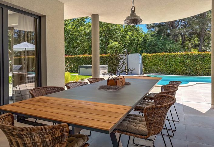 Image No.8-5 Bed Property for sale