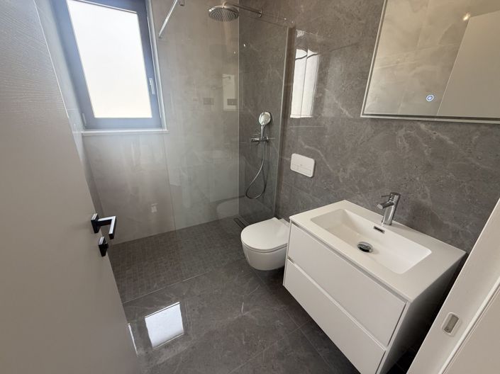 Image No.14-3 Bed Property for sale