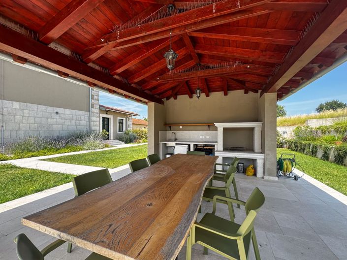 Image No.11-3 Bed Property for sale