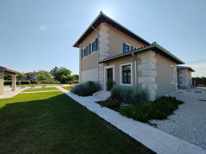 Image No.12-3 Bed Property for sale