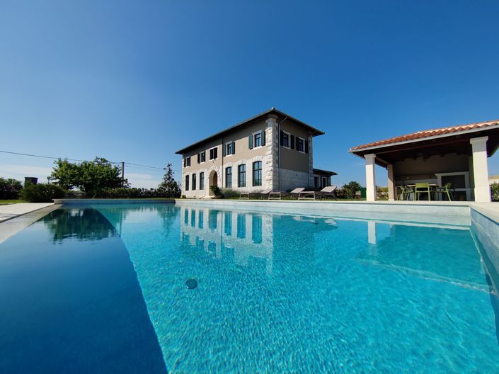 Image No.3-3 Bed Property for sale